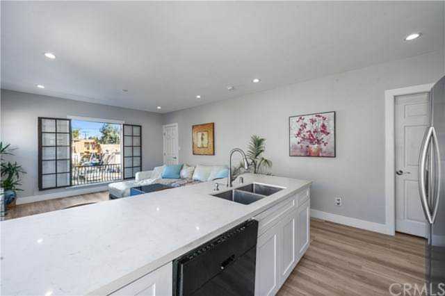 1561 1/2 S Harvard Blvd Los Angeles, CA 90006