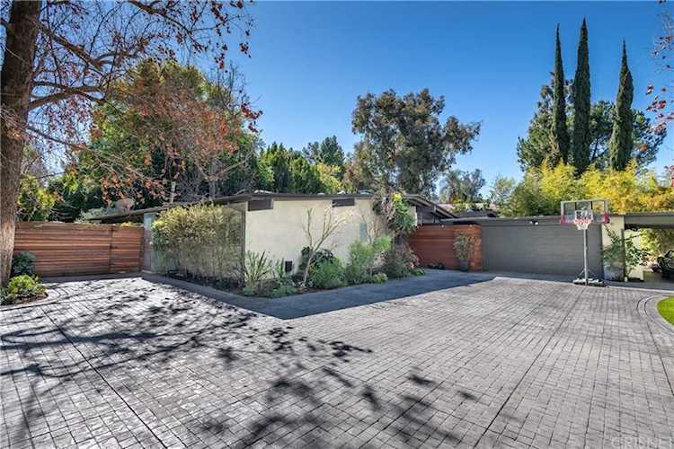 15316 Valley Vista Boulevard Sherman Oaks, CA 91403