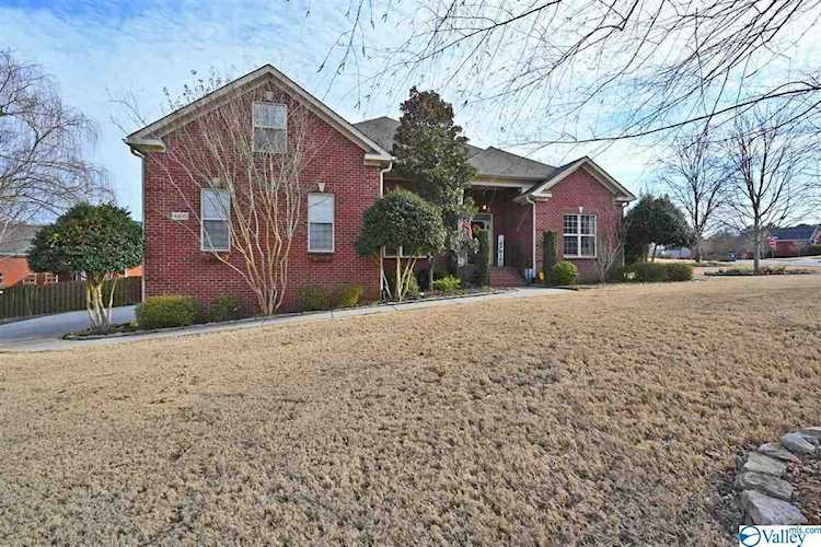 4400 Cove Nestle Drive Owens Cross Roads, AL 35763