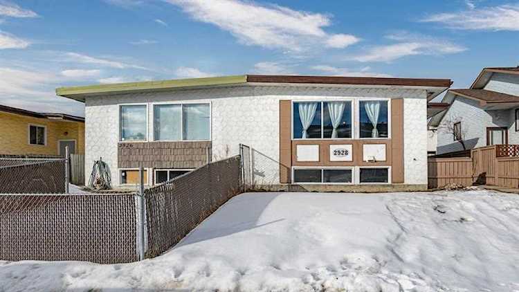 2928 Doverville Crescent SE Calgary, AB T2B 1T9