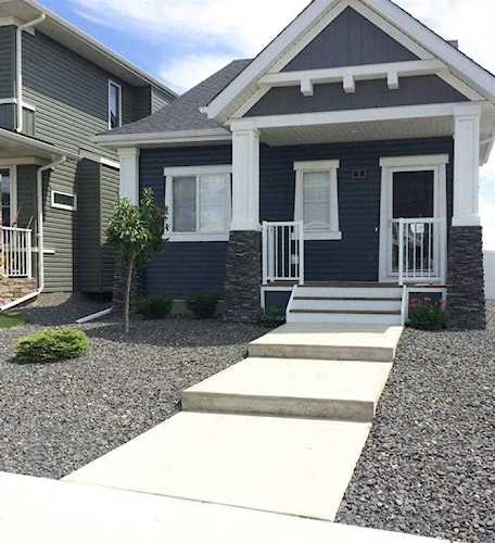 2 Ravenswynd Rise SE Airdrie, AB T4A 0K1