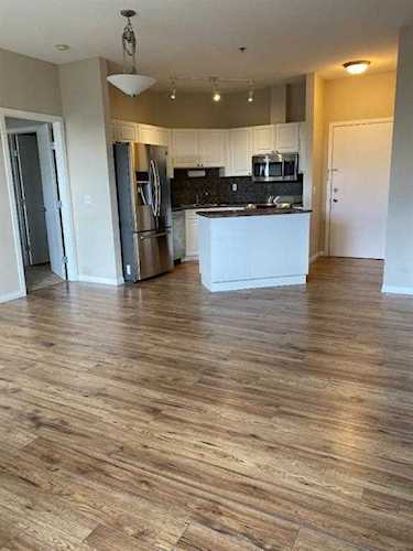 1000 Applevillage Ct SE #204 Calgary, AB T2A 7Z4