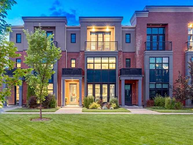 408 Aspen Meadows Hill SW Calgary, AB T3H 0G3