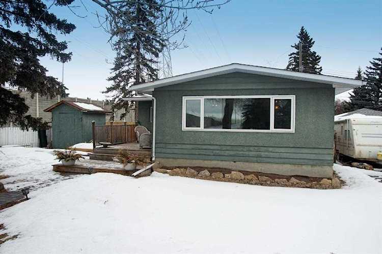 179 Westwood Dr SW Calgary, AB T3C 2W2