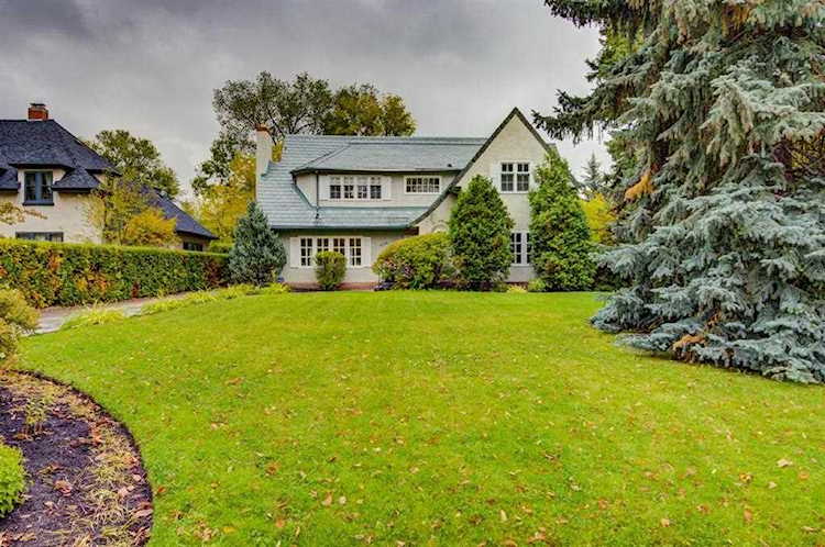 2726 Montcalm Crescent Calgary, AB T2T 3M6