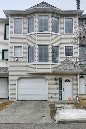 49 Patina View SW Calgary, AB T3H 3R4