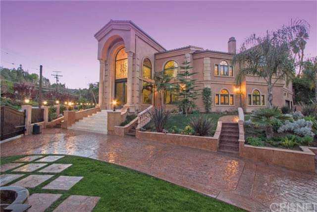 4141 Hayvenhurst Avenue Encino, CA 91436
