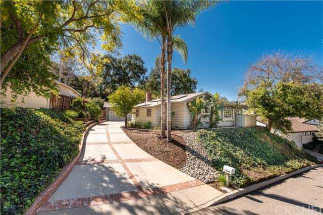 15540 Woodcrest Drive Sherman Oaks, CA 91403