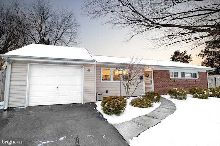 55 Incurve Rd Levittown, PA 19057 | MLS ® PABU520820 Photo 1