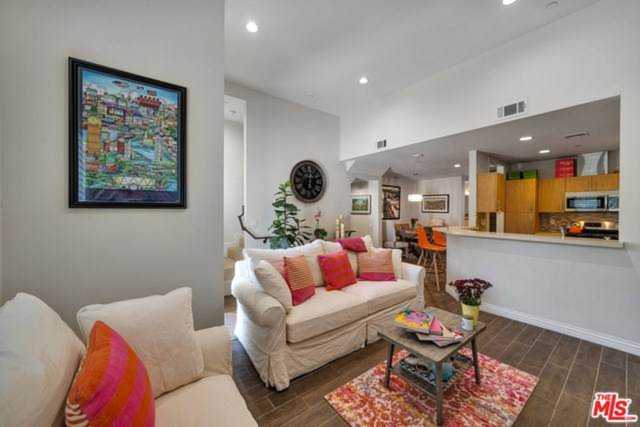 4541 Colfax Avenue #103 Studio City, CA 91602
