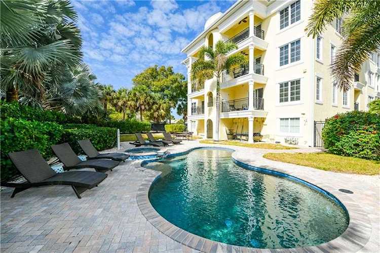 304 Calle Miramar #304-S2 Sarasota, FL 34242