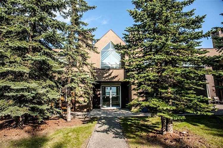 212 Village Terrace SW #8 Calgary, AB T3H 2L4