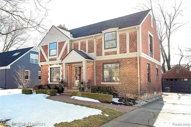 1019 Canterbury St Birmingham, MI 48009 | MLS 2210013133 Photo 1