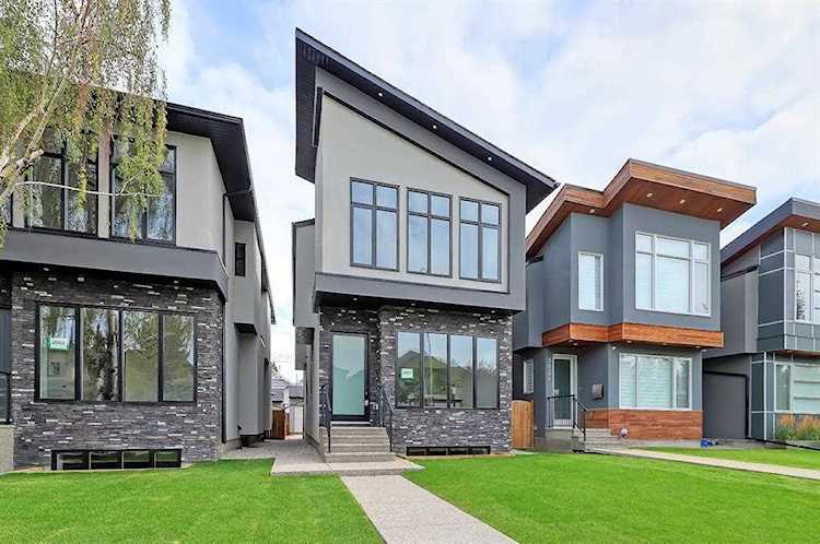 2022 32 St SW Calgary, AB T3E 2R3