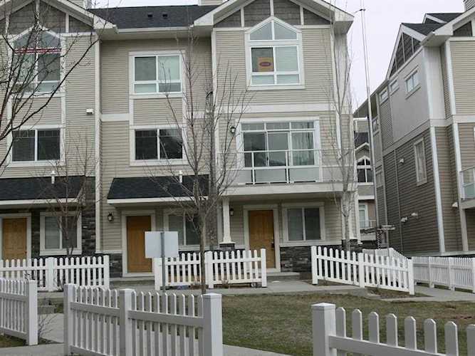 58 Skyview Ranch Gardens Calgary, AB T3N 0G2