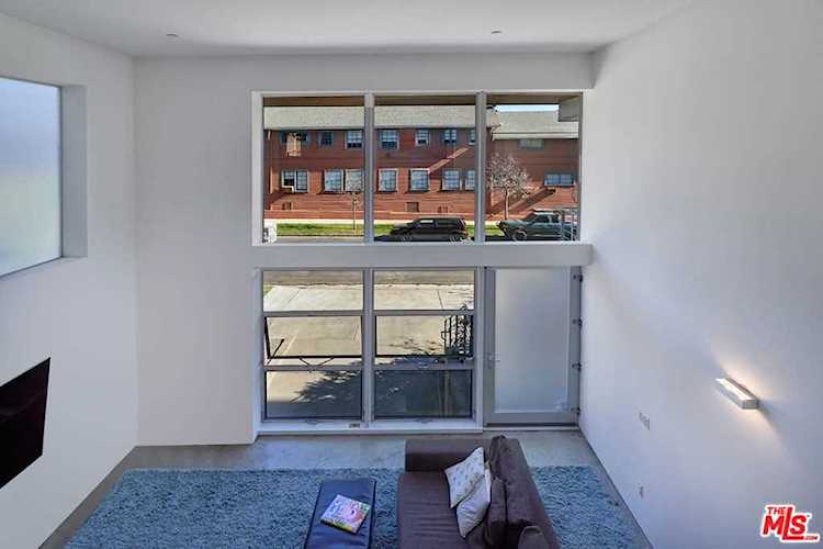 611 N Bronson Avenue #1 Los Angeles, CA 90004