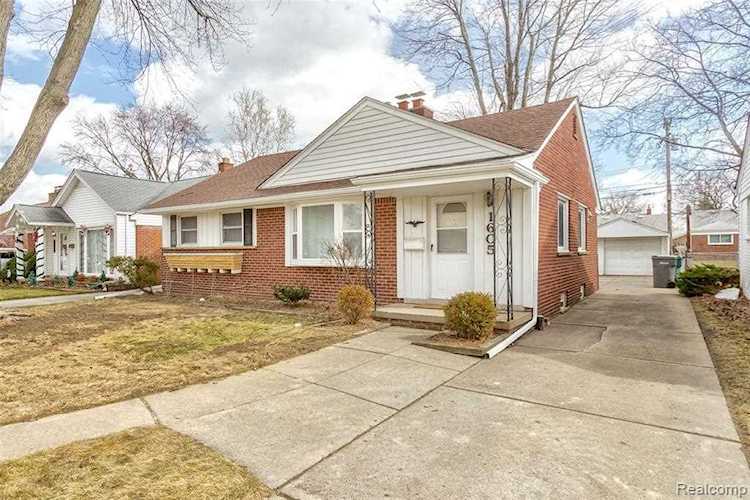 1605 Birchcrest Dr Dearborn, MI 48124 | MLS 2210013265 Photo 1