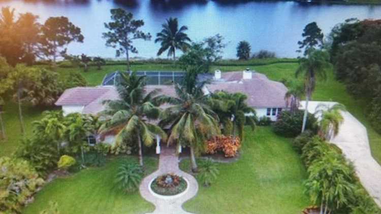 8902 E Estate Drive Wellington, FL 33411