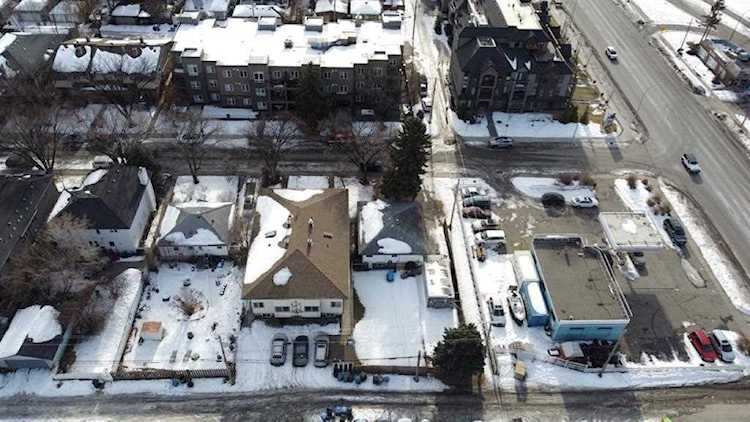 515 33 St NW Calgary, AB T2N 2W5