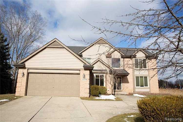 39378 Kennedy Dr Farmington Hills, MI 48331 | MLS 2210013530 Photo 1