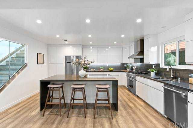3763 Prestwick Drive Los Angeles, CA 90027