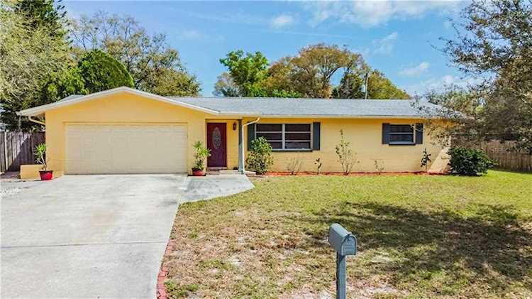 1509 Pineapple Ln Clearwater, FL 33759