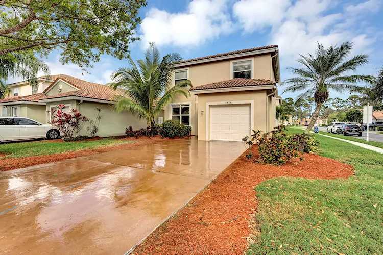 6938 Desert Inn Terrace Lake Worth, FL 33463