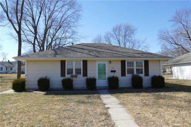 319 S 3rd St Odessa, MO 64076
