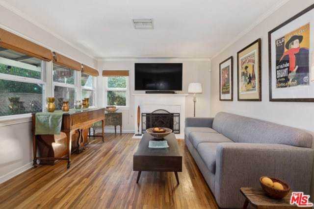 4425 Saint Clair Avenue Studio City, CA 91604