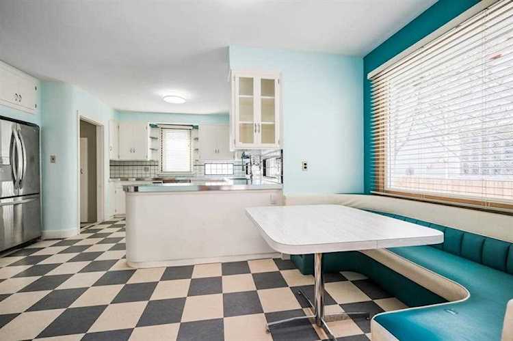 317 10 Ave NE Calgary, AB T2E 0X3