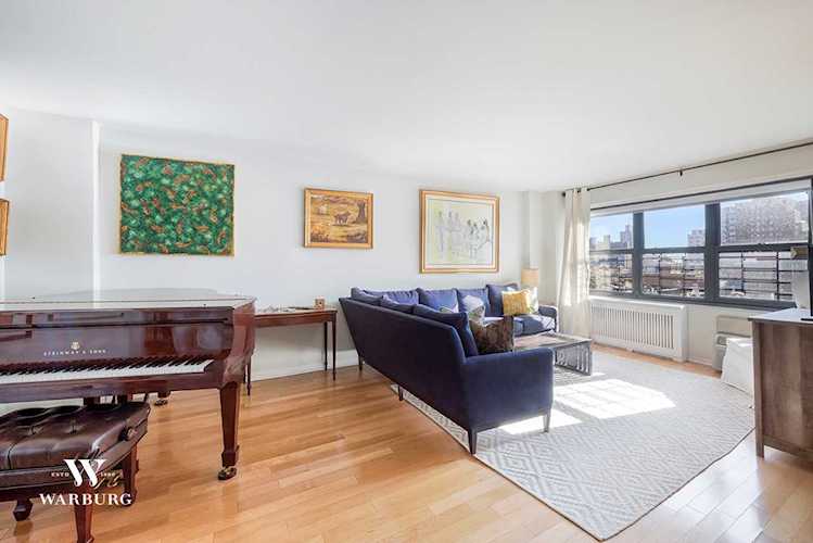 240 E 76th St #9F New York, NY 10021