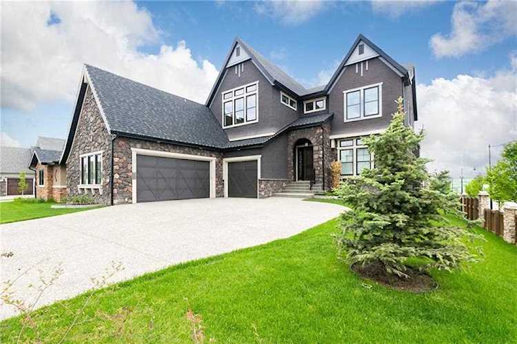 184 Fortress Bay SW Calgary, AB t3h 0t3