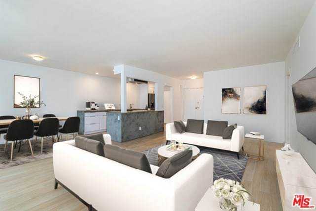 7270 Hillside Avenue #306 Los Angeles, CA 90046