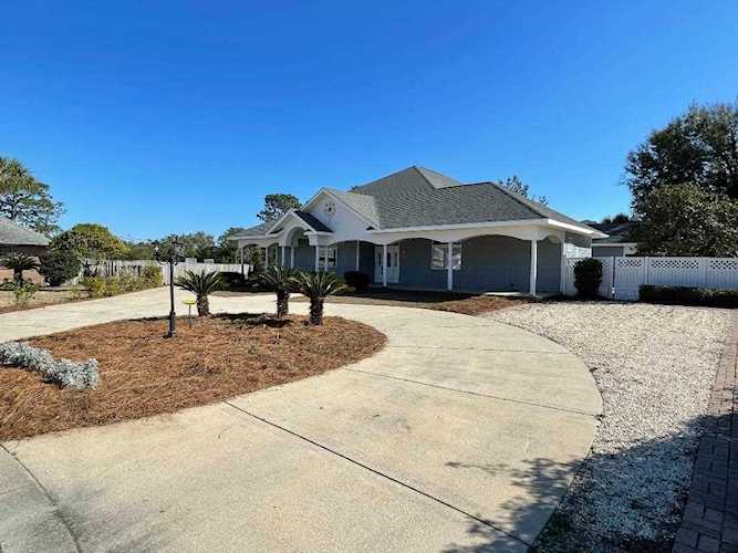 215 S Hampton Court Niceville, FL 32578