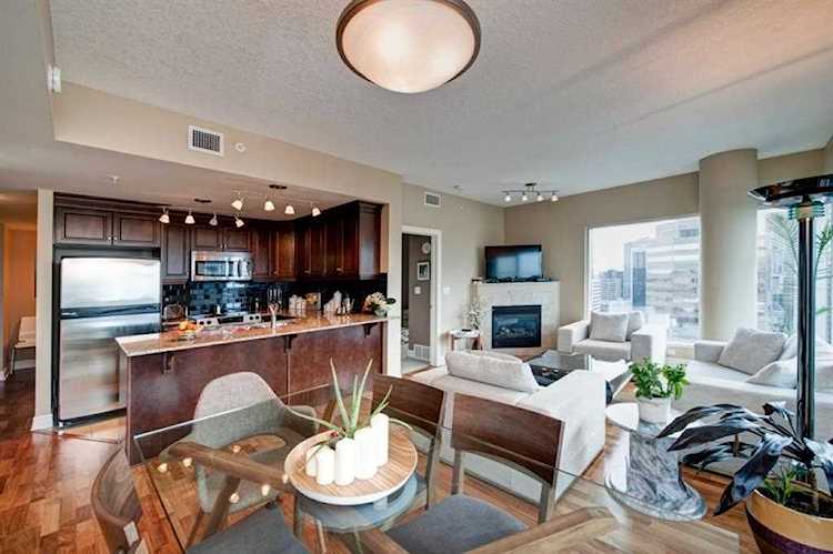 910 5 Ave SW #2704 Calgary, AB T2P 0C3