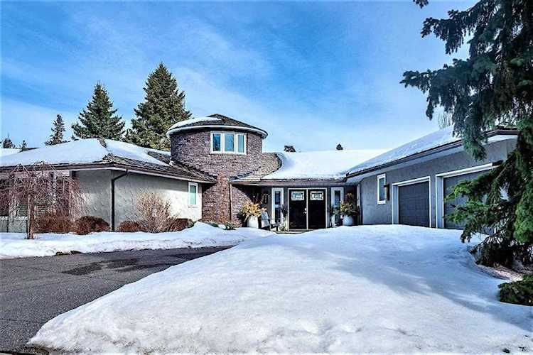 8956 Bay Ridge Dr SW Calgary, AB T2V 3M8