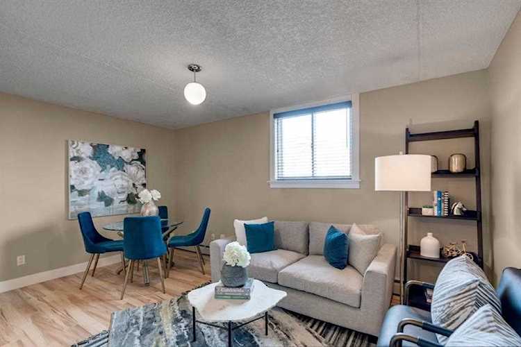 315 9A St NW #103 Calgary, AB T2N 1T7