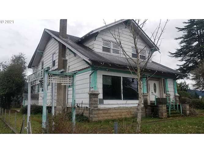 1232 Maryland Myrtle Point, OR 97458