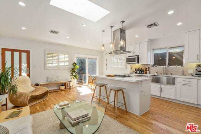 215 Venice Way Venice, CA 90291