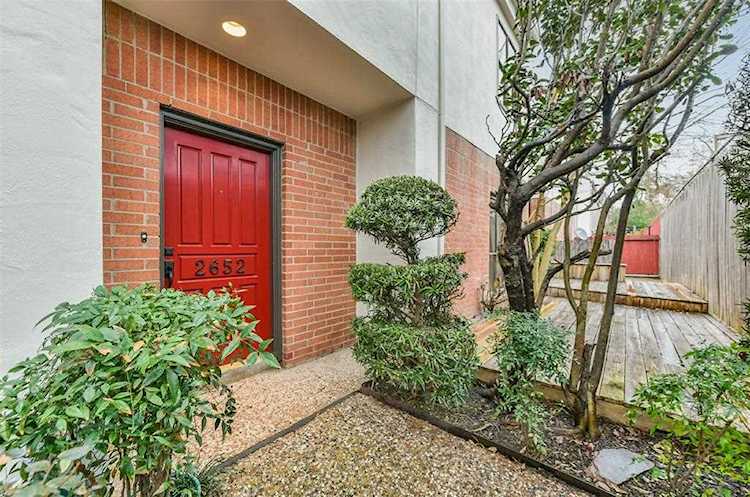 2652 Bering Dr Houston, TX 77057