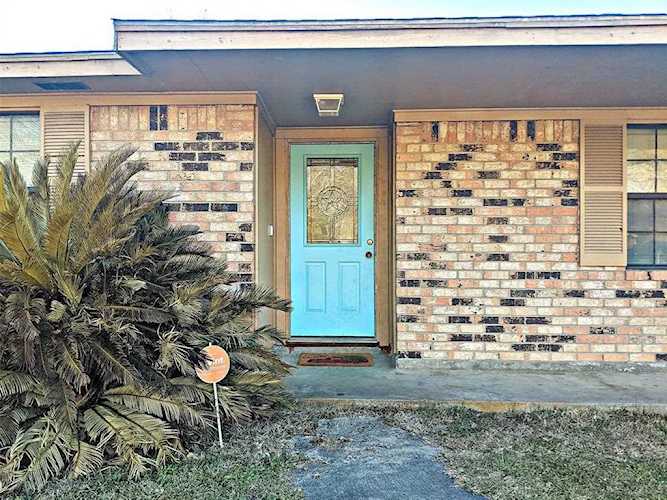 2814 Gaylynn Orange, TX 77630