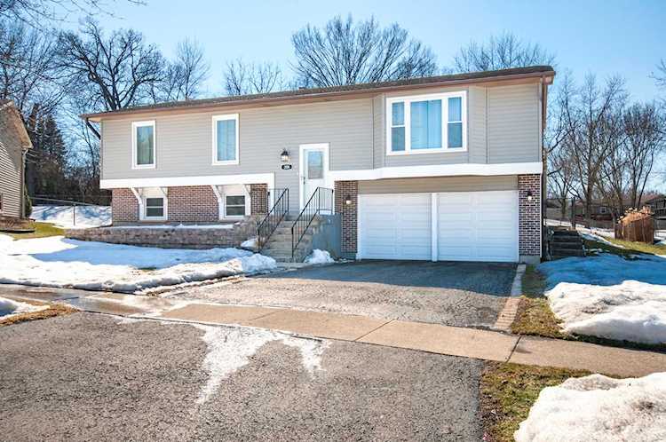 304 Nelson Ct Bolingbrook, IL 60440 | MLS 11010929 Photo 1