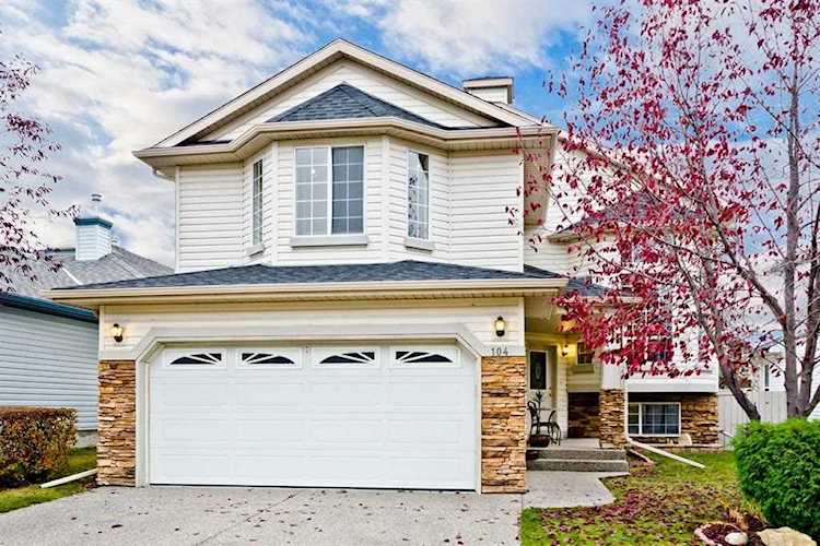 104 Lakeview Cove Chestermere, AB T1X 1E7