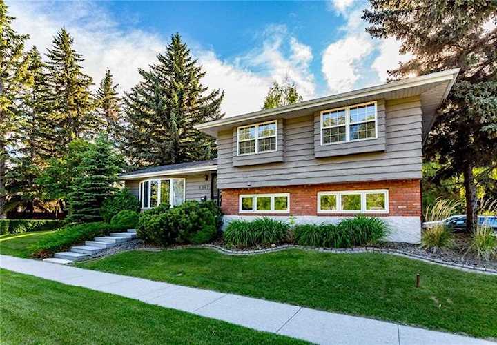 6747 Leeson Ct SW Calgary, AB T3E 6B5