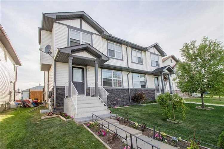 88 Saddlebrook Common NE Calgary, AB T3J 0J6