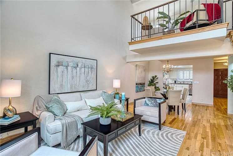 450 San Vicente Boulevard #302 Santa Monica, CA 90402