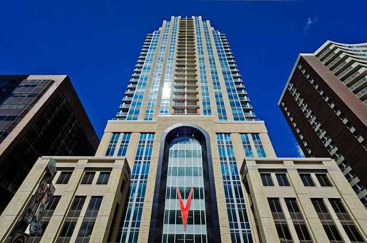 930 6 Ave SW #1702 Calgary, AB T2P 1J3