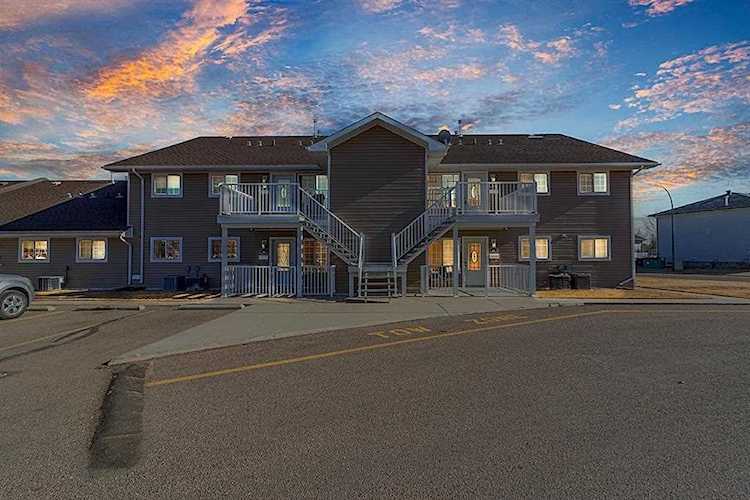 64 Northlands Ln NE Medicine Hat, AB T1C 0A8