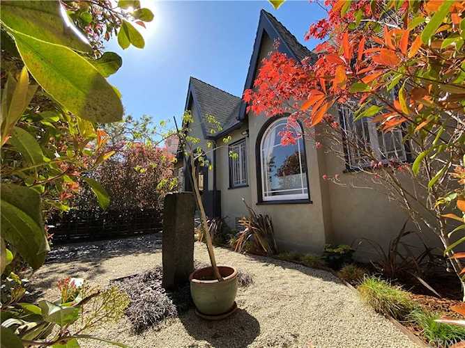 225 Rennie Avenue Venice, CA 90291