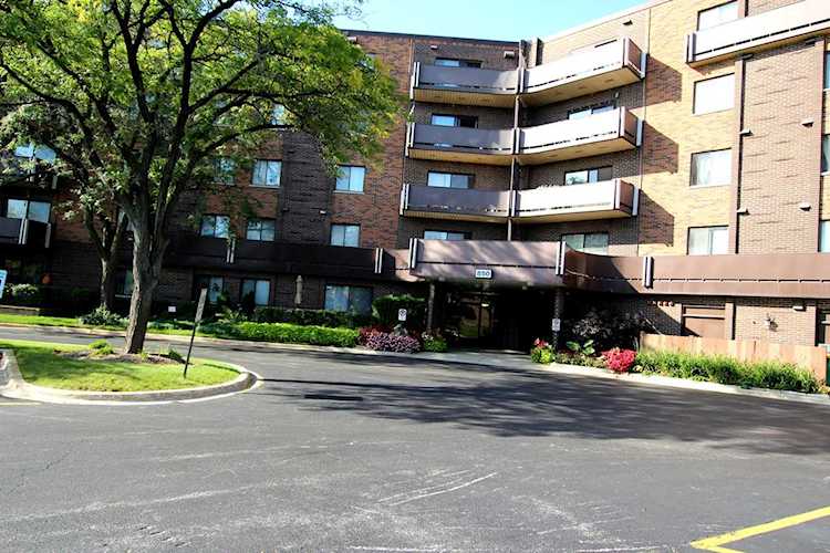 850 Wellington Ave #504 Elk Grove Village, IL 60007